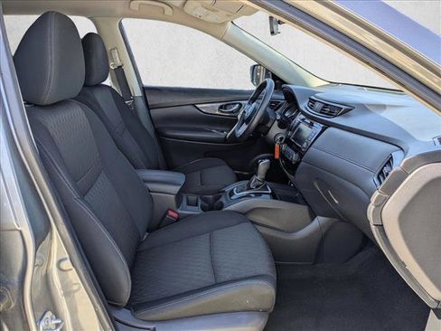 Used 2018 Nissan Rogue S image 19
