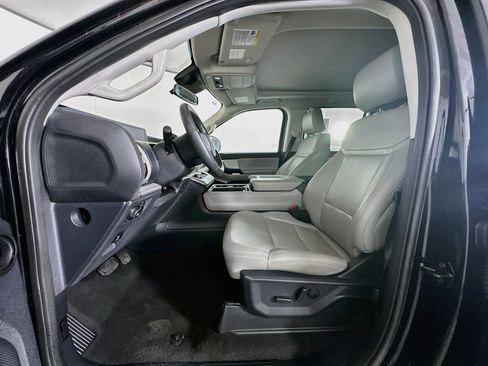 Used 2025 Ford Expedition Active AWD/4WD image 13