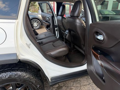 Used 2015 Jeep Cherokee Trailhawk w/ Comfort/Convenience Group image 17