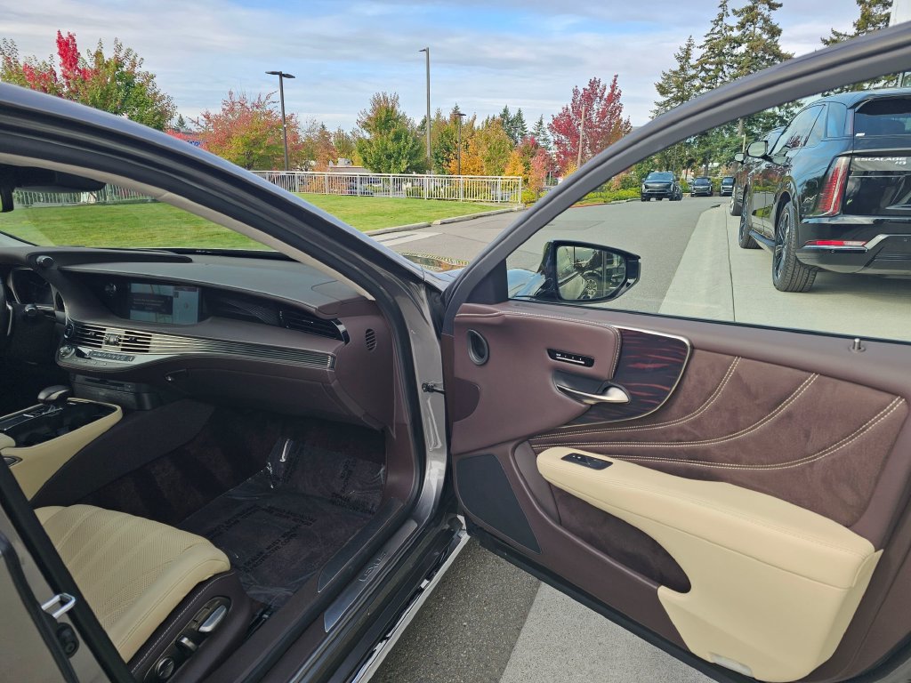 Used 2018 Lexus LS 500h AWD w/ Luxury Package image 12