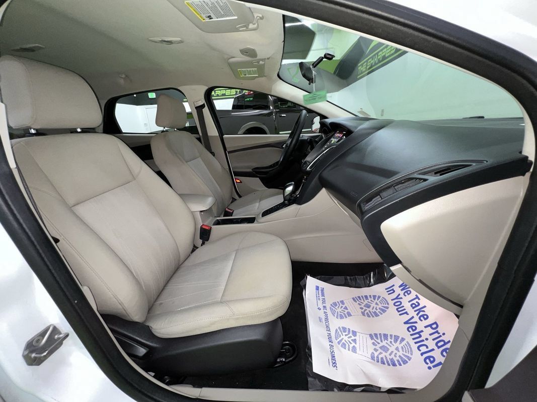 Used 2016 Ford Focus SE FWD image 28