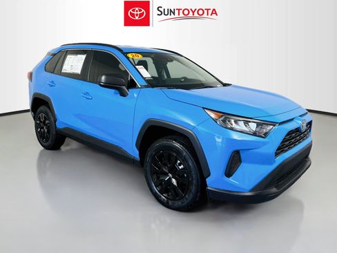 Used 2020 Toyota RAV4 LE FWD image 1