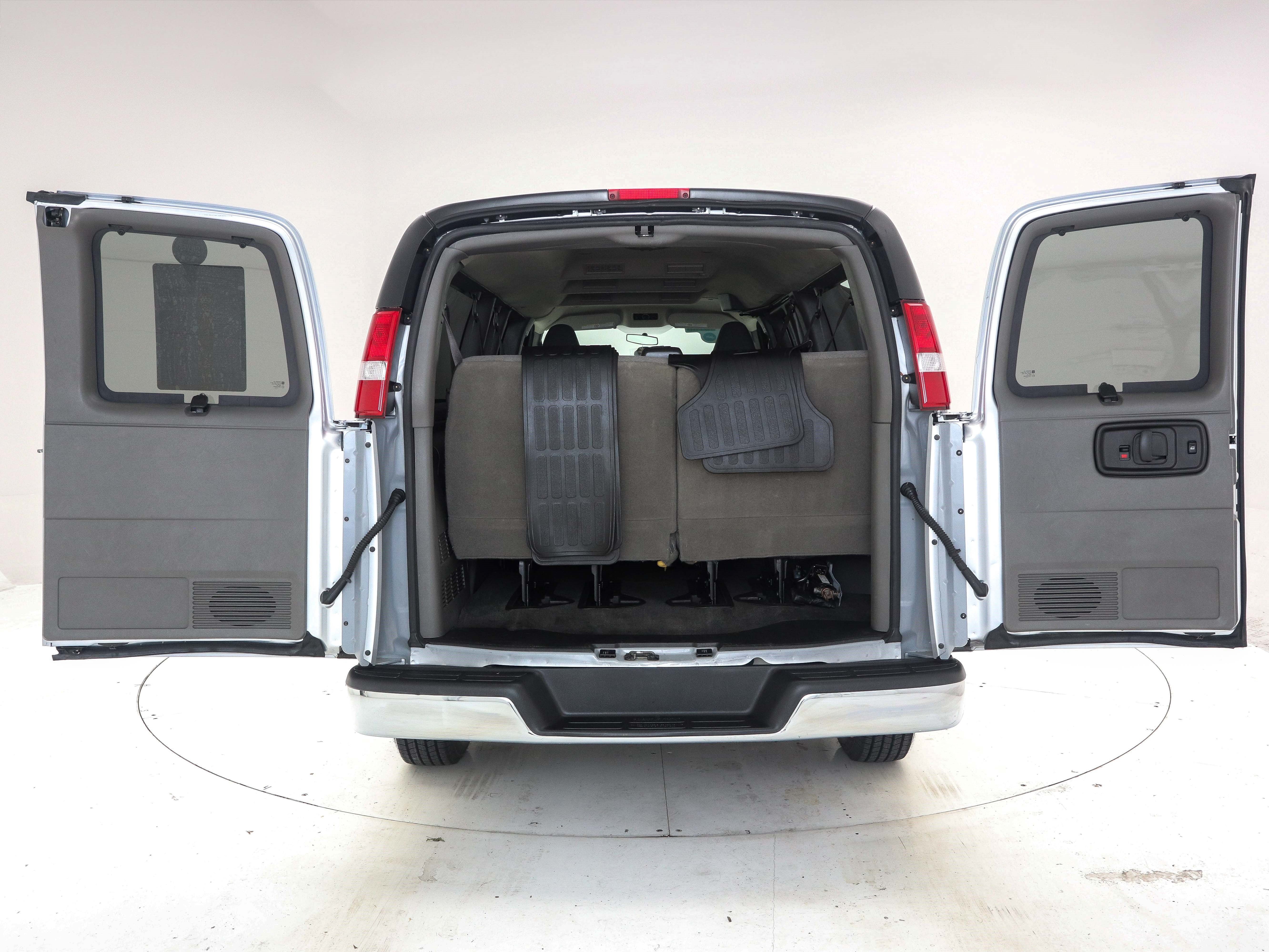 Used 2016 Chevrolet Express 3500 LT w/ LT Preferred Equipment Group RWD image 10