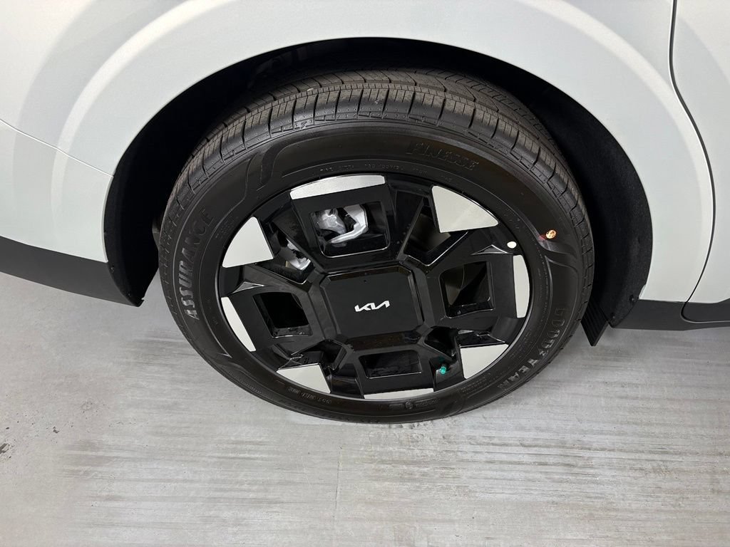New 2026 Kia Carnival EX FWD image 11