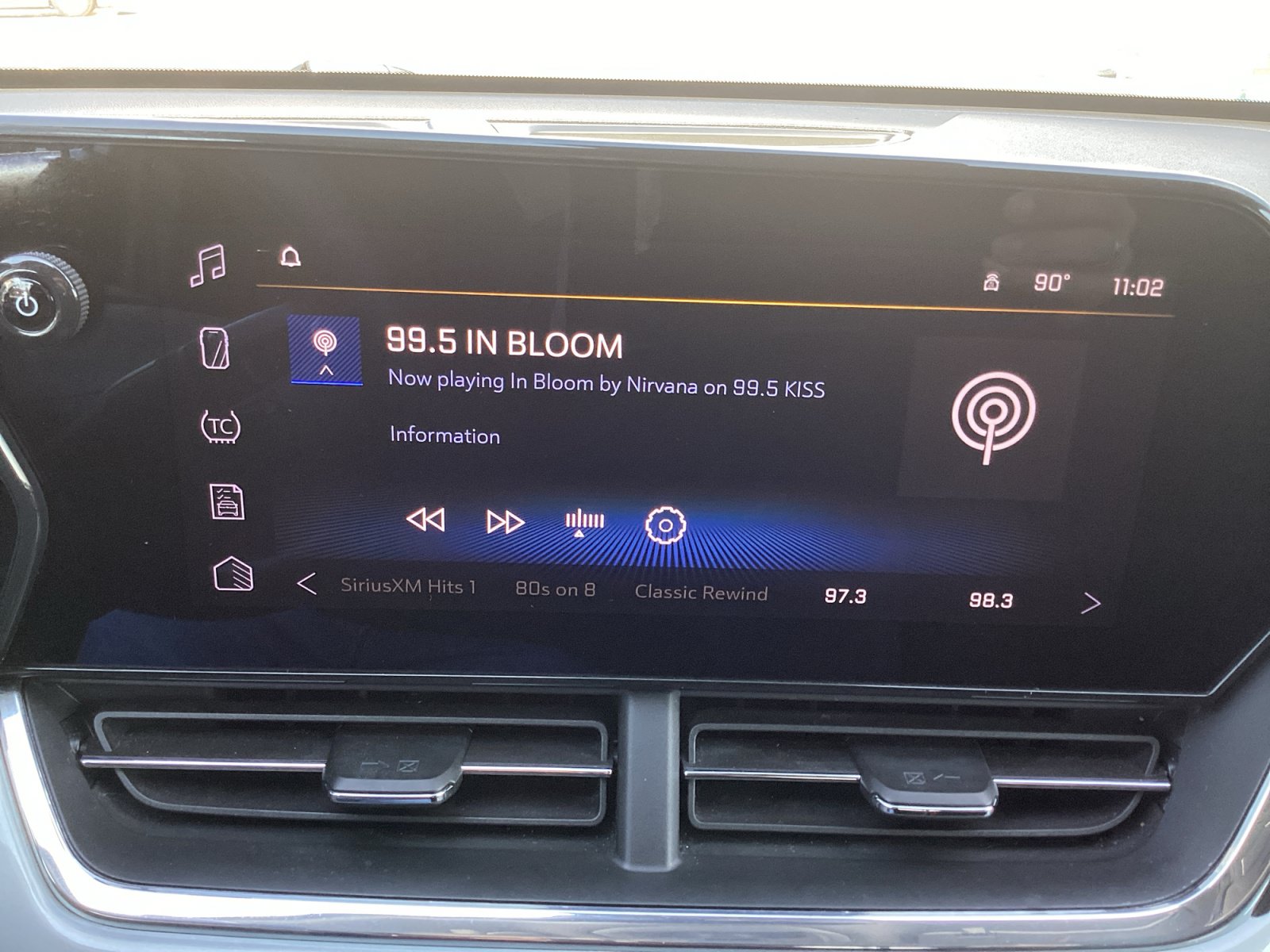 Used 2025 Chevrolet Trax LT FWD image 20