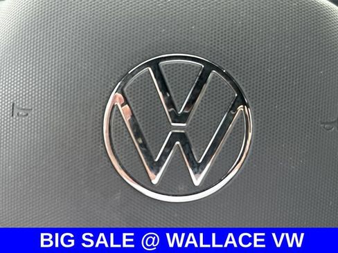 Certified 2023 Volkswagen Tiguan SE FWD image 25