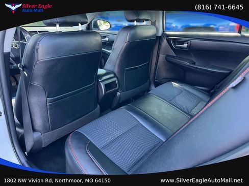 Used 2015 Toyota Camry SE FWD image 11