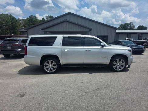 Used 2018 Chevrolet Suburban LT AWD/4WD image 3