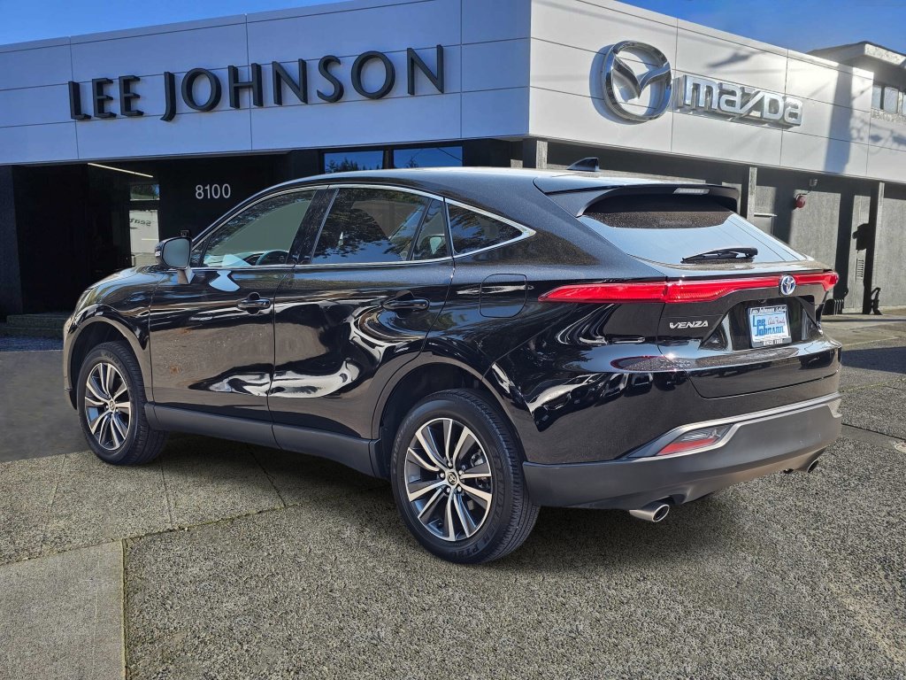 Used 2023 Toyota Venza LE AWD/4WD image 3