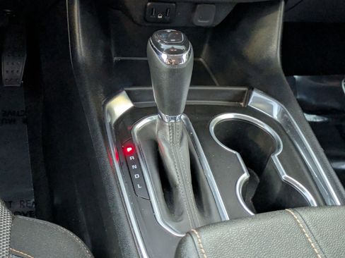 Used 2020 Chevrolet Traverse LS image 20