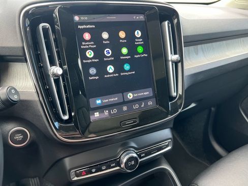 Certified 2025 Volvo XC40 B5 Plus AWD/4WD image 16