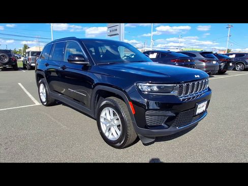Used 2024 Jeep Grand Cherokee Laredo X AWD/4WD image 2