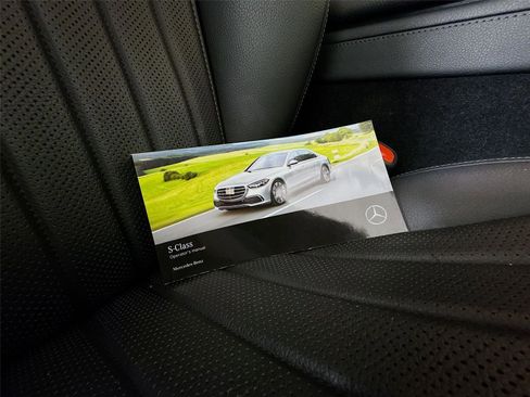 Used 2022 Mercedes-Benz S 500 4MATIC w/ AMG Line Package image 28