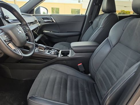 Used 2024 Mitsubishi Outlander SE Black Edition FWD image 15