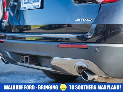 Used 2022 Ford Explorer XLT w/ Equipment Group 202A image 9