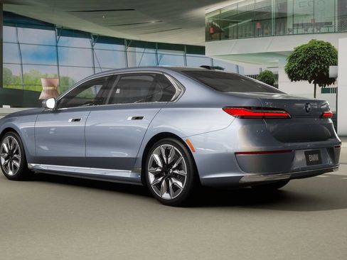 Used 2026 BMW i7 eDrive50 w/ Executive Package image 24