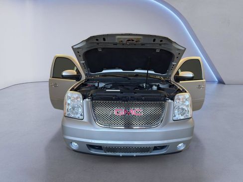 Used 2010 GMC Yukon Denali AWD/4WD image 8