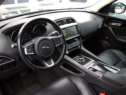 Used 2020 Jaguar F-PACE Prestige image 22