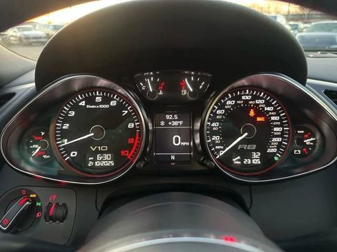 Used 2011 Audi R8 V10 image 24