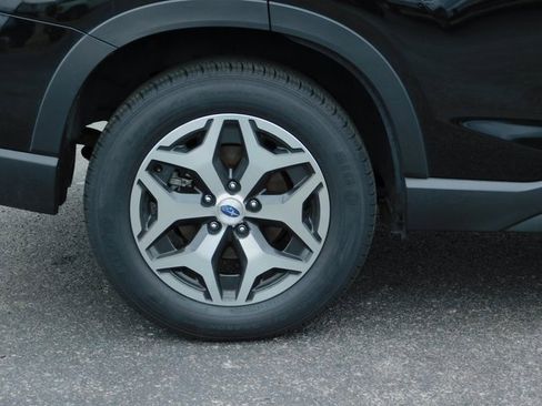 Used 2023 Subaru Forester Premium image 11