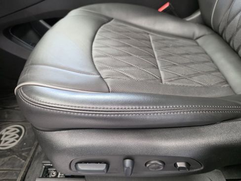 Used 2024 Buick Enclave Avenir w/ Avenir Technology Package AWD/4WD image 21