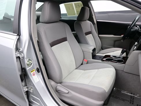Used 2014 Toyota Camry XLE image 13
