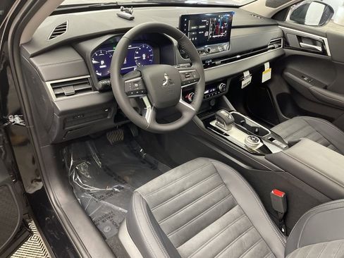 New 2025 Mitsubishi Outlander SE image 17