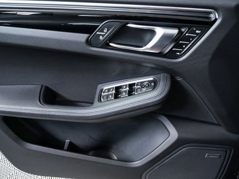 Used 2026 Porsche Macan AWD/4WD image 6