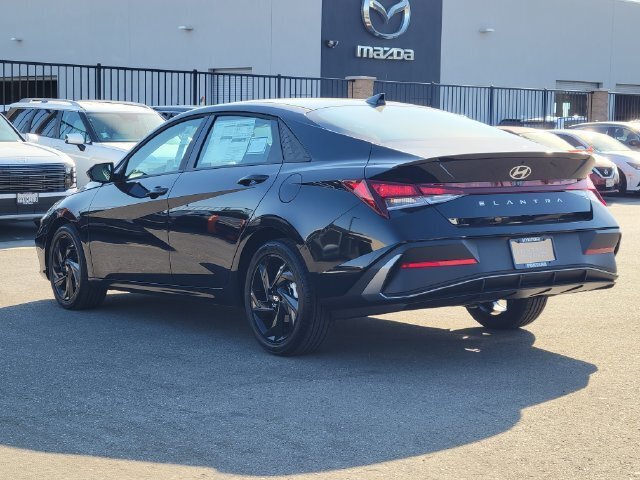 New 2026 Hyundai Elantra SEL Sport FWD image 3
