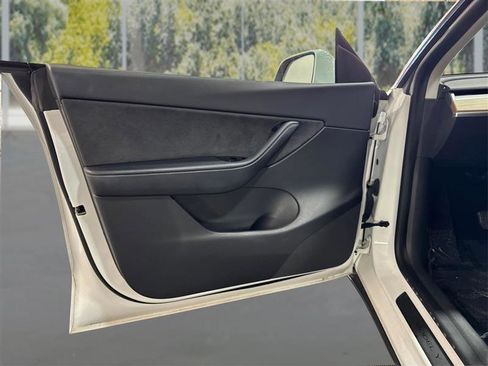 Used 2020 Tesla Model Y Long Range AWD/4WD image 18