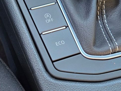 Certified 2025 Volkswagen Jetta Sport FWD image 22