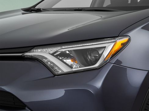 Used 2017 Toyota RAV4 LE FWD image 50