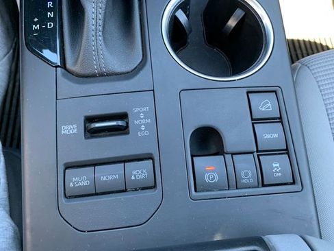 Used 2023 Toyota Highlander AWD image 24