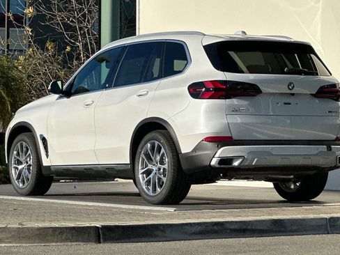 New 2026 BMW X5 xDrive40i w/ Premium Package image 5