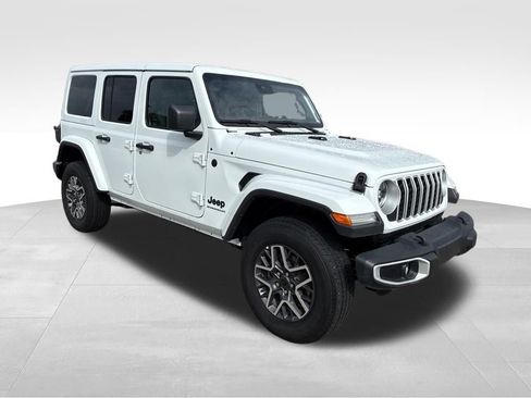 Used 2025 Jeep Wrangler Unlimited Sahara AWD/4WD image 8