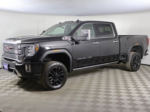 Used 2022 GMC Sierra 2500 Denali w/ Denali Black Diamond Edition image 11