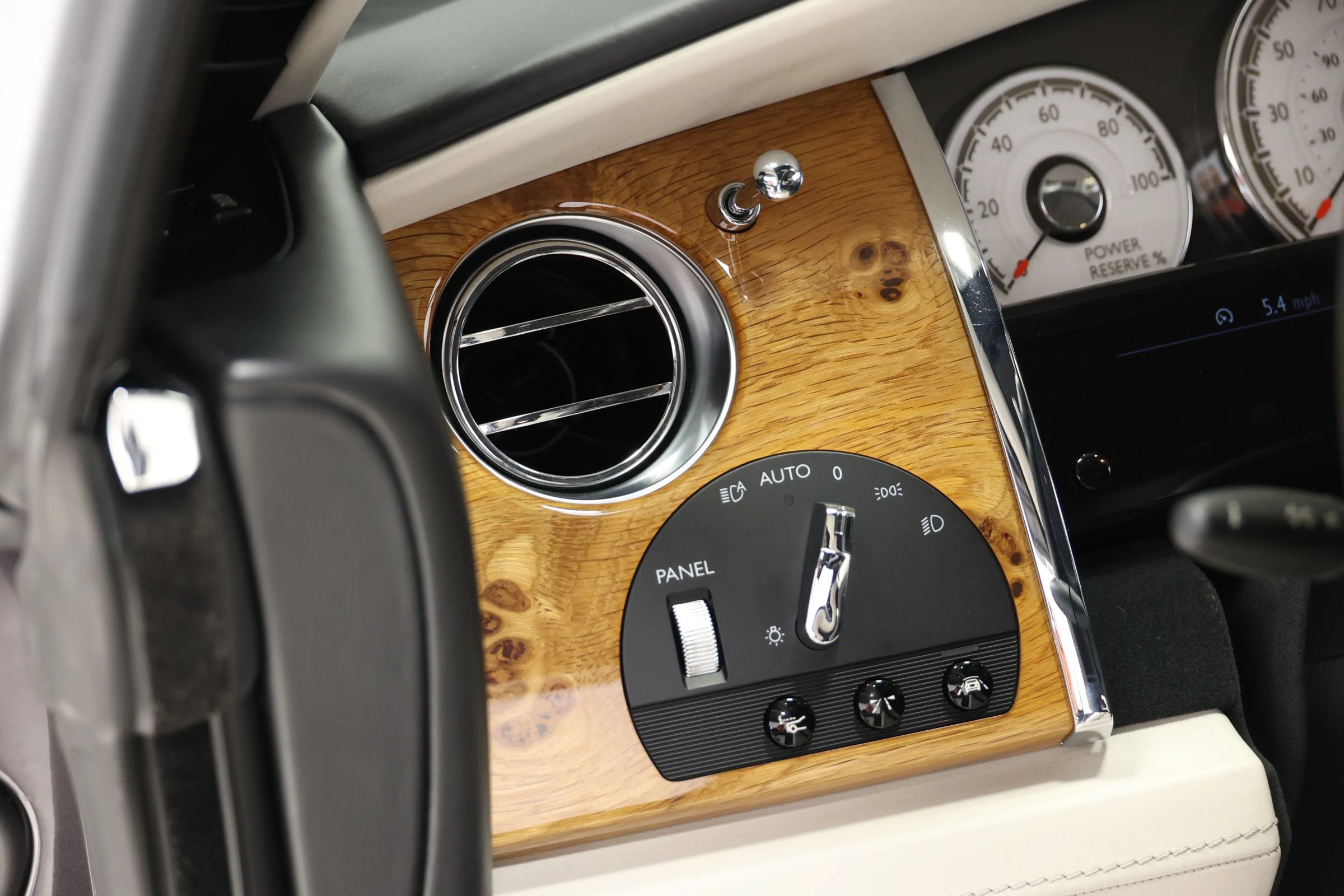 Used 2017 Rolls-Royce Wraith RWD image 27