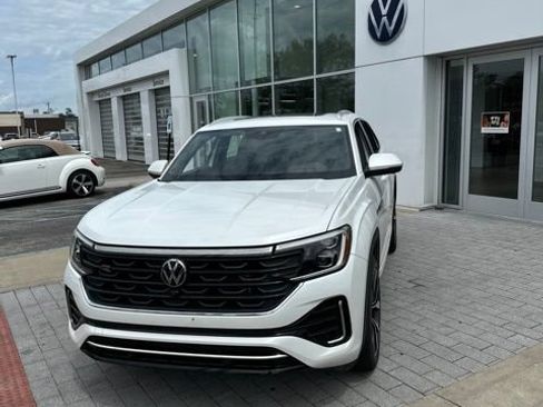 Certified 2025 Volkswagen Atlas Cross Sport SEL Premium R-Line AWD/4WD image 23