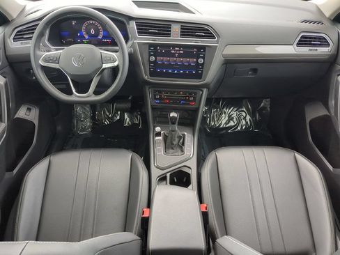 Certified 2024 Volkswagen Tiguan SE w/ Panoramic Sunroof Package FWD image 14