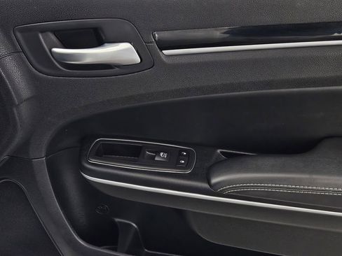 Used 2023 Chrysler 300 S image 34