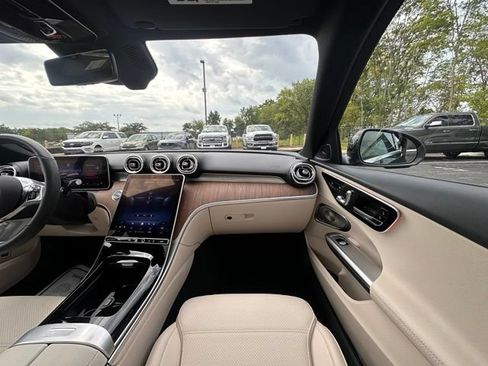 Used 2025 Mercedes-Benz C 300 4MATIC Sedan image 31