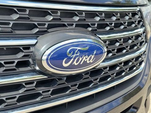 Used 2023 Ford Explorer XLT RWD image 8