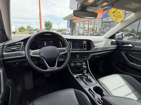 Used 2024 Volkswagen Jetta SE FWD image 11