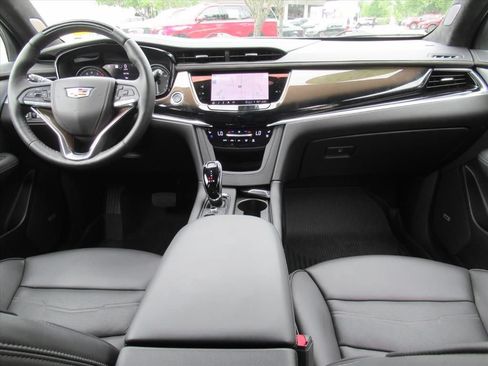 Certified 2025 Cadillac XT6 Premium Luxury w/ Platinum Package AWD/4WD image 13