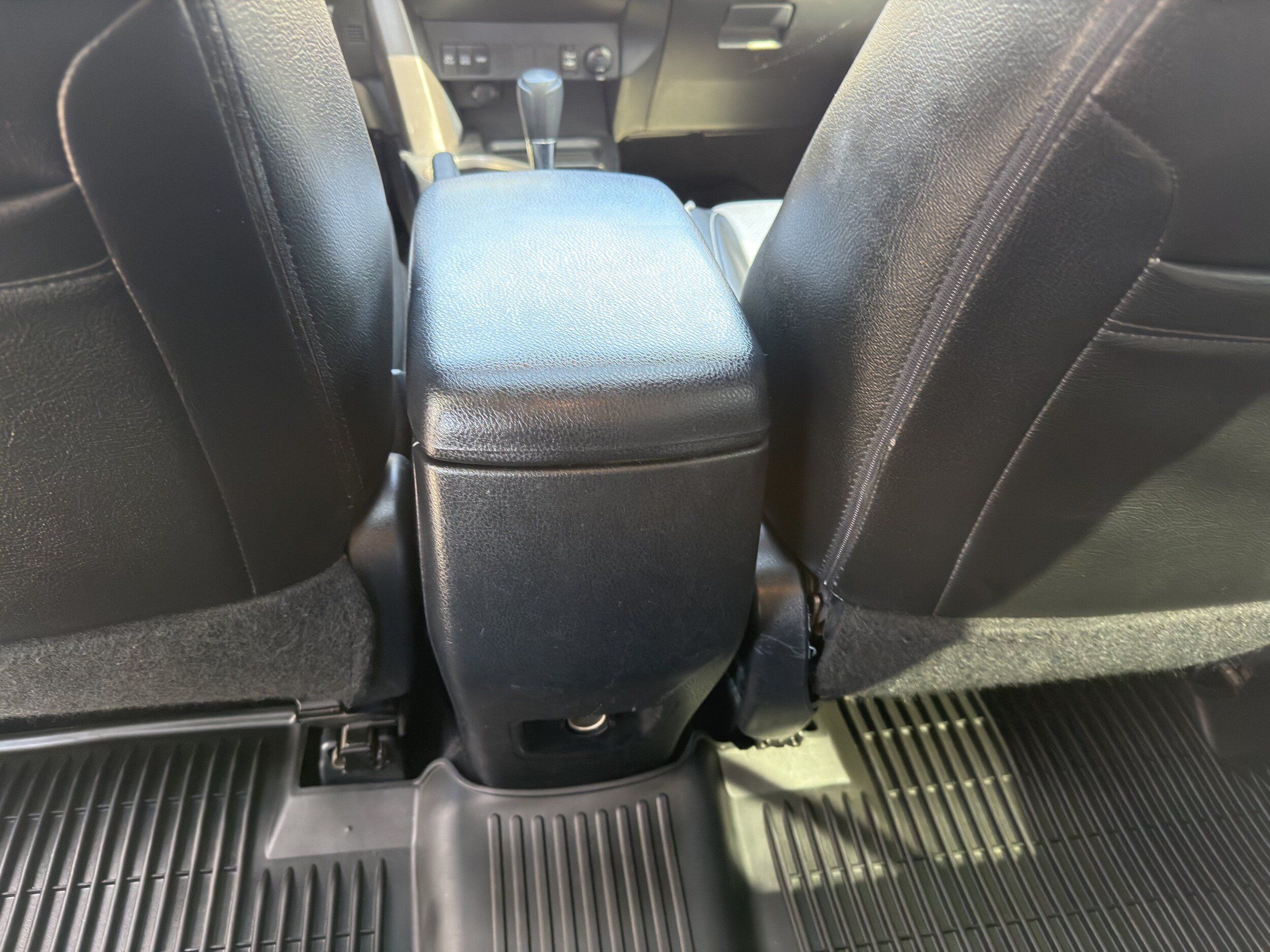 Used 2018 Toyota RAV4 XLE w/ Carpet Mat Package AWD/4WD image 21