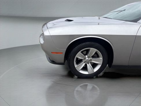 Used 2016 Dodge Challenger SXT image 25