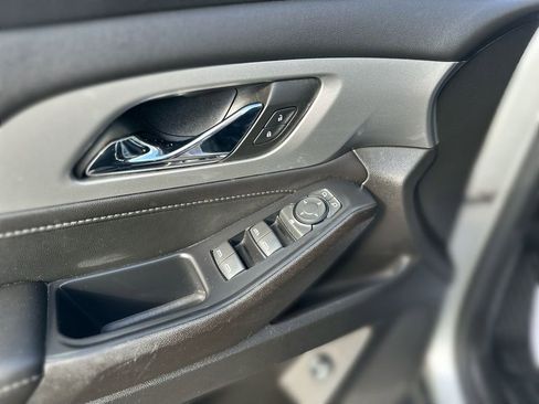 Used 2022 Chevrolet Traverse LT image 15