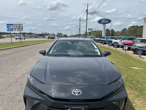 Used 2025 Toyota Camry LE FWD image 2