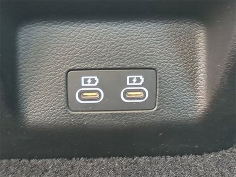 Used 2025 Genesis G70 2.5T image 13