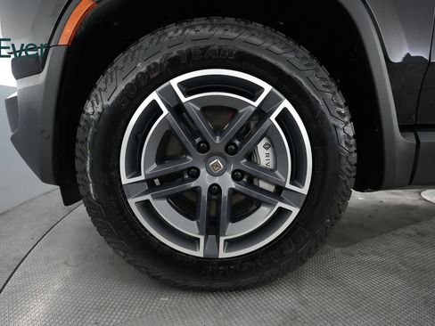 Used 2025 Rivian R1S Adventure Dual AWD/4WD image 19